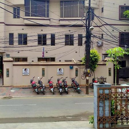 Lokal Rooms X Gulberg Lahore Bagian luar foto
