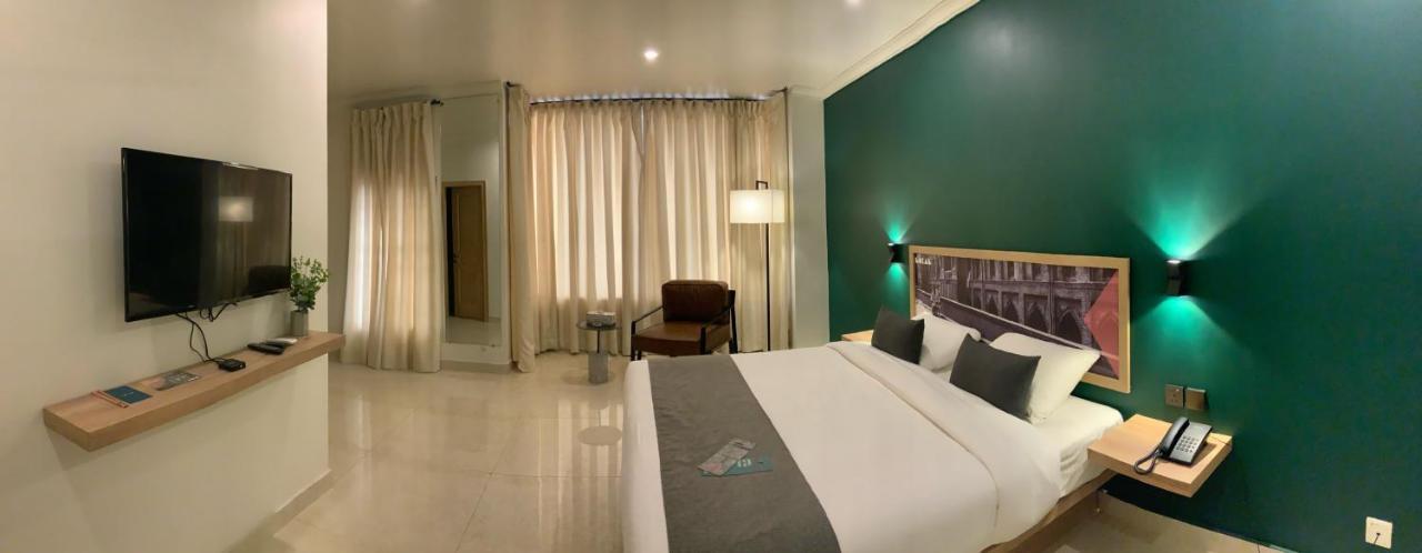Lokal Rooms X Gulberg Lahore Bagian luar foto