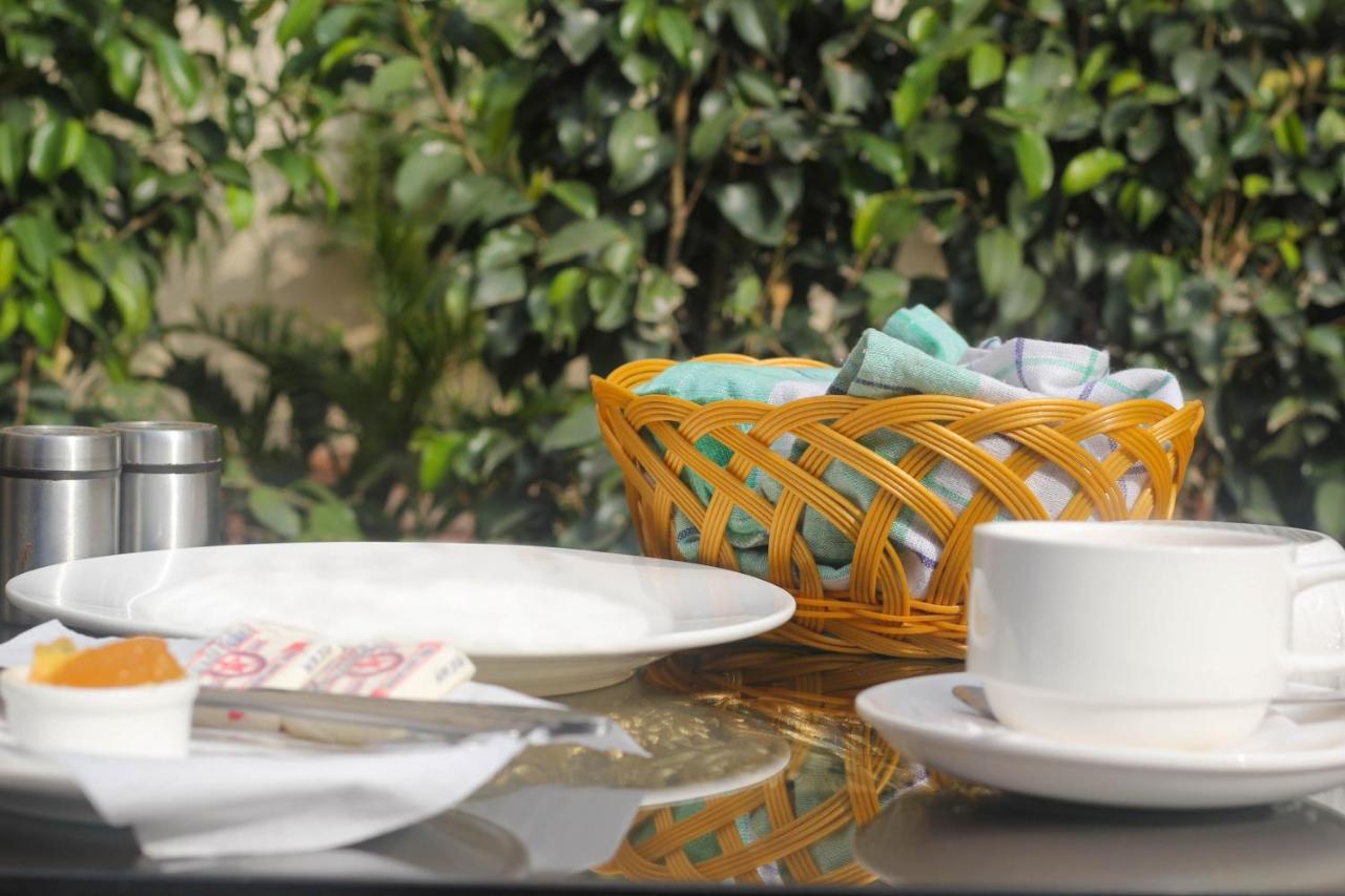 Lokal Rooms X Gulberg Lahore Bagian luar foto