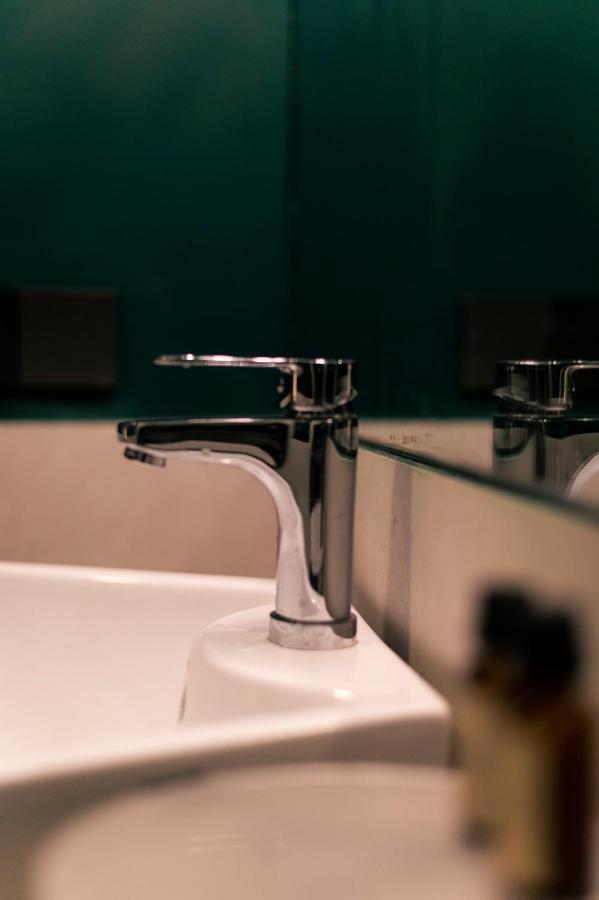 Lokal Rooms X Gulberg Lahore Bagian luar foto