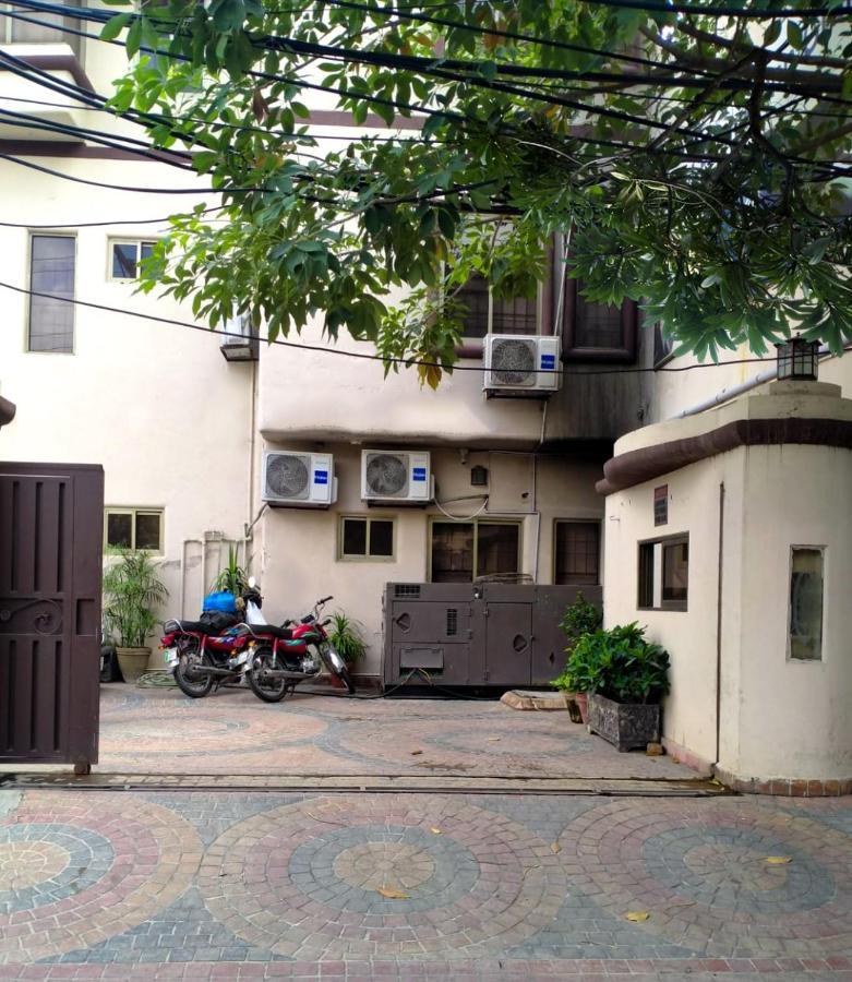 Lokal Rooms X Gulberg Lahore Bagian luar foto